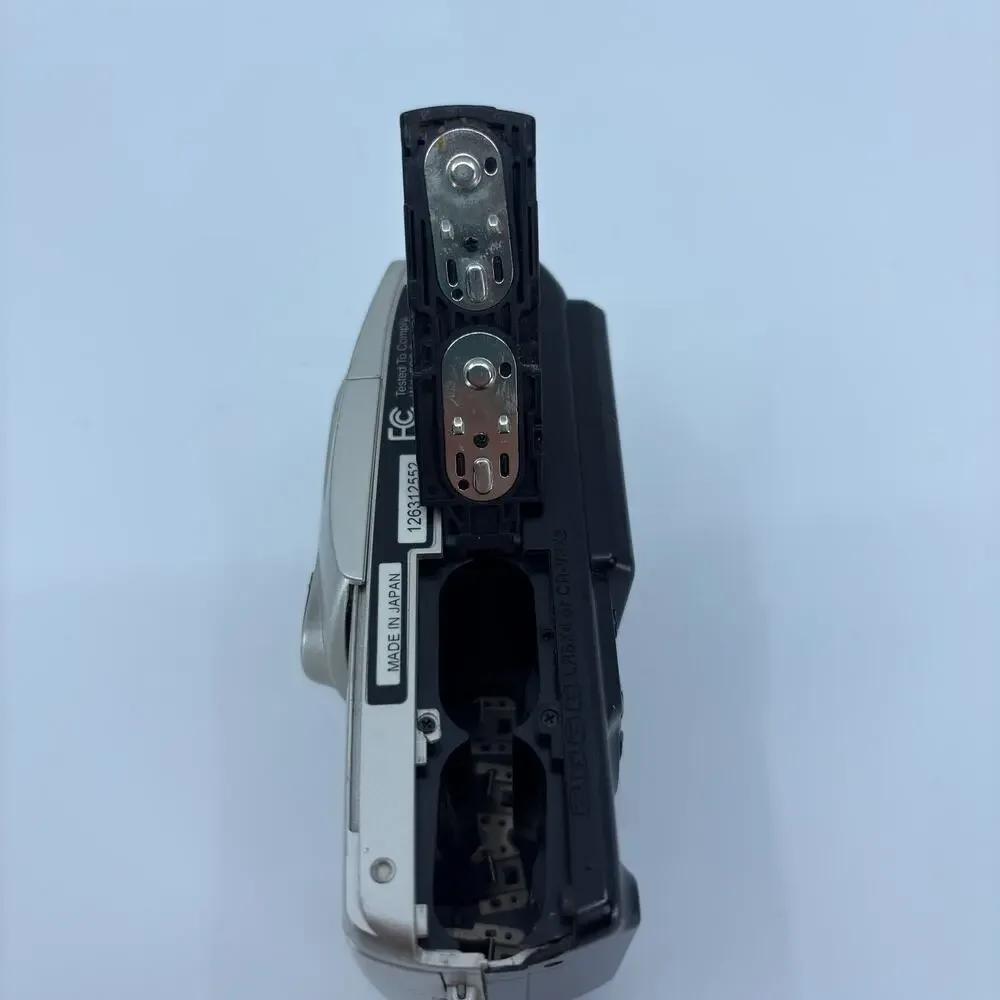 Olympus Camedia D-490 Zoom 2.1MP Digital Camera 3X Optical Zoom For Parts
